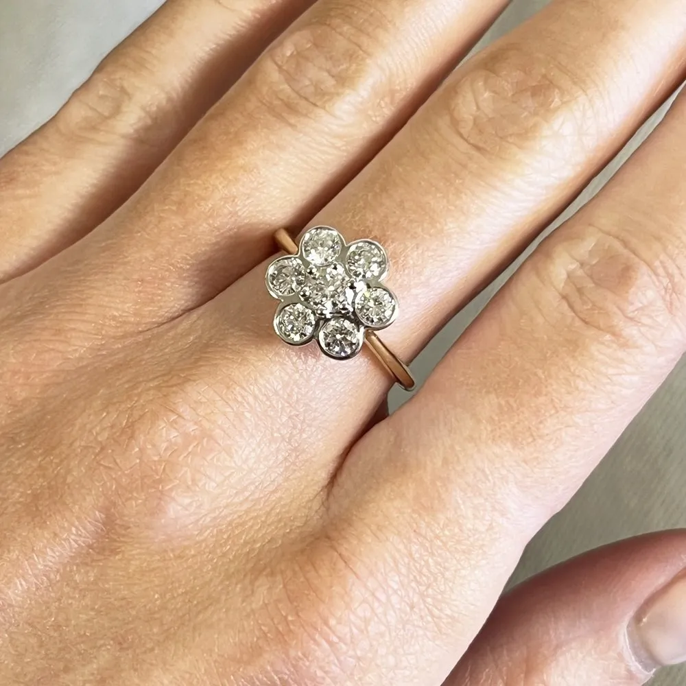 9ct Gold 1.03ct Lab Grown Diamond Daisy Cluster Ring F VS