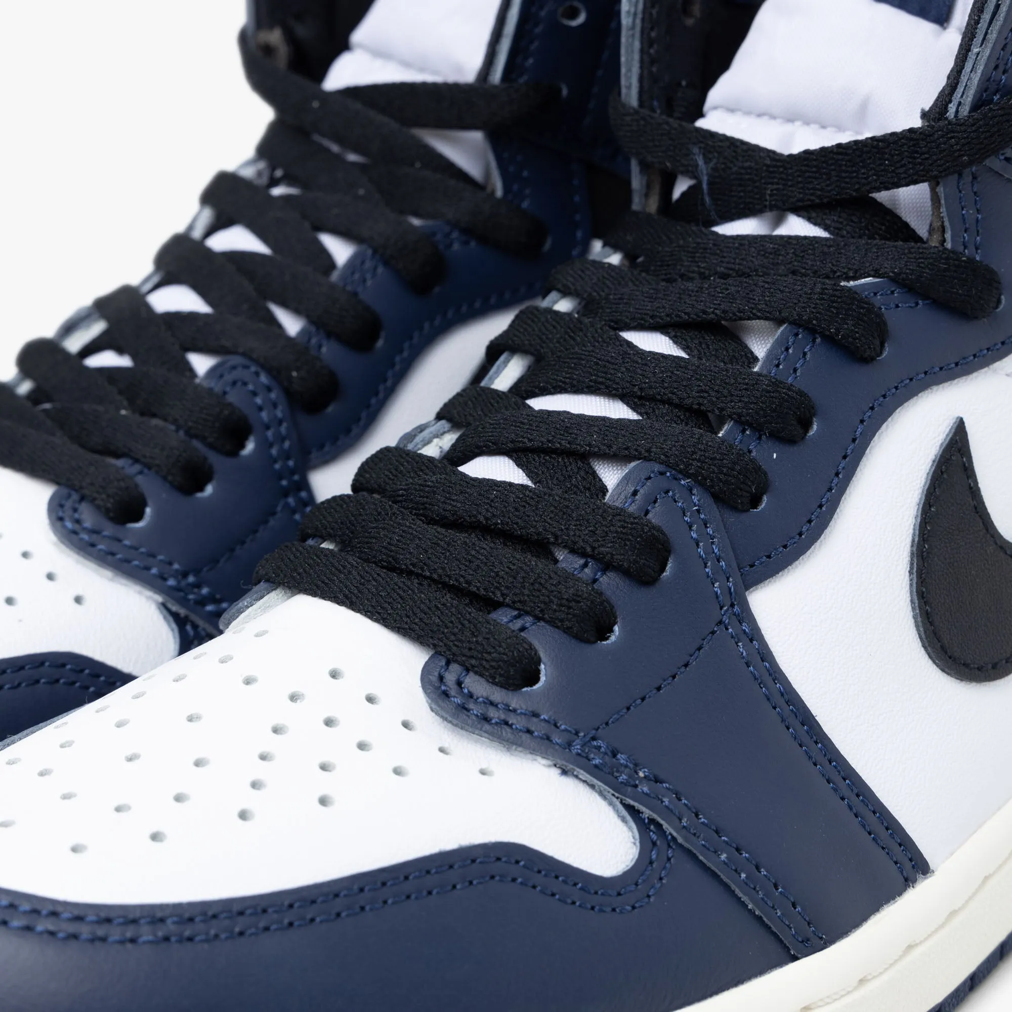 Jordan 1 Retro High OG Midnight Navy / Black - White