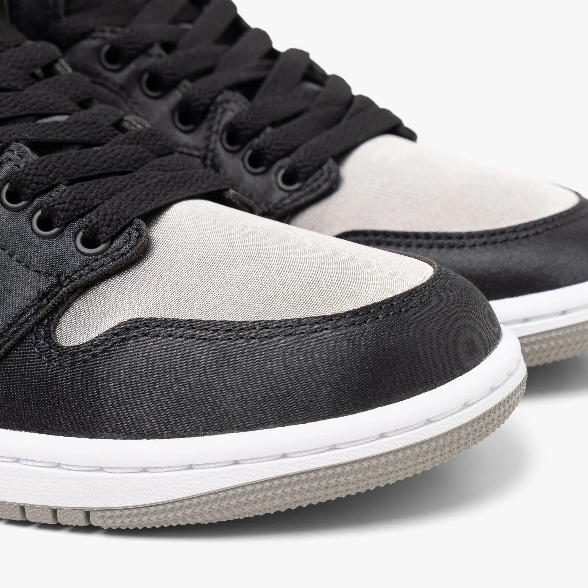 Jordan Women's 1 Retro High OG Black / Medium Grey - White