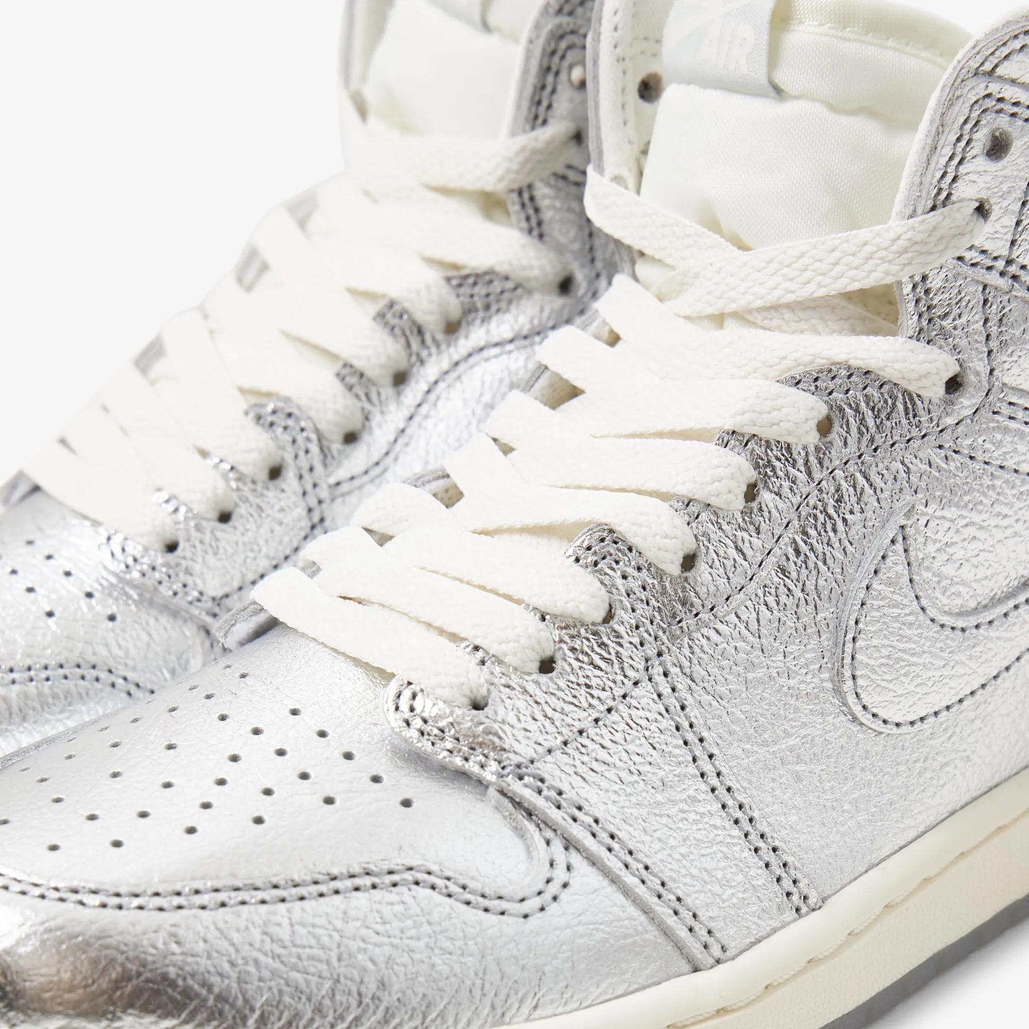 Jordan Women's 1 Retro High OG Metallic Silver / Photon Dust - Sail