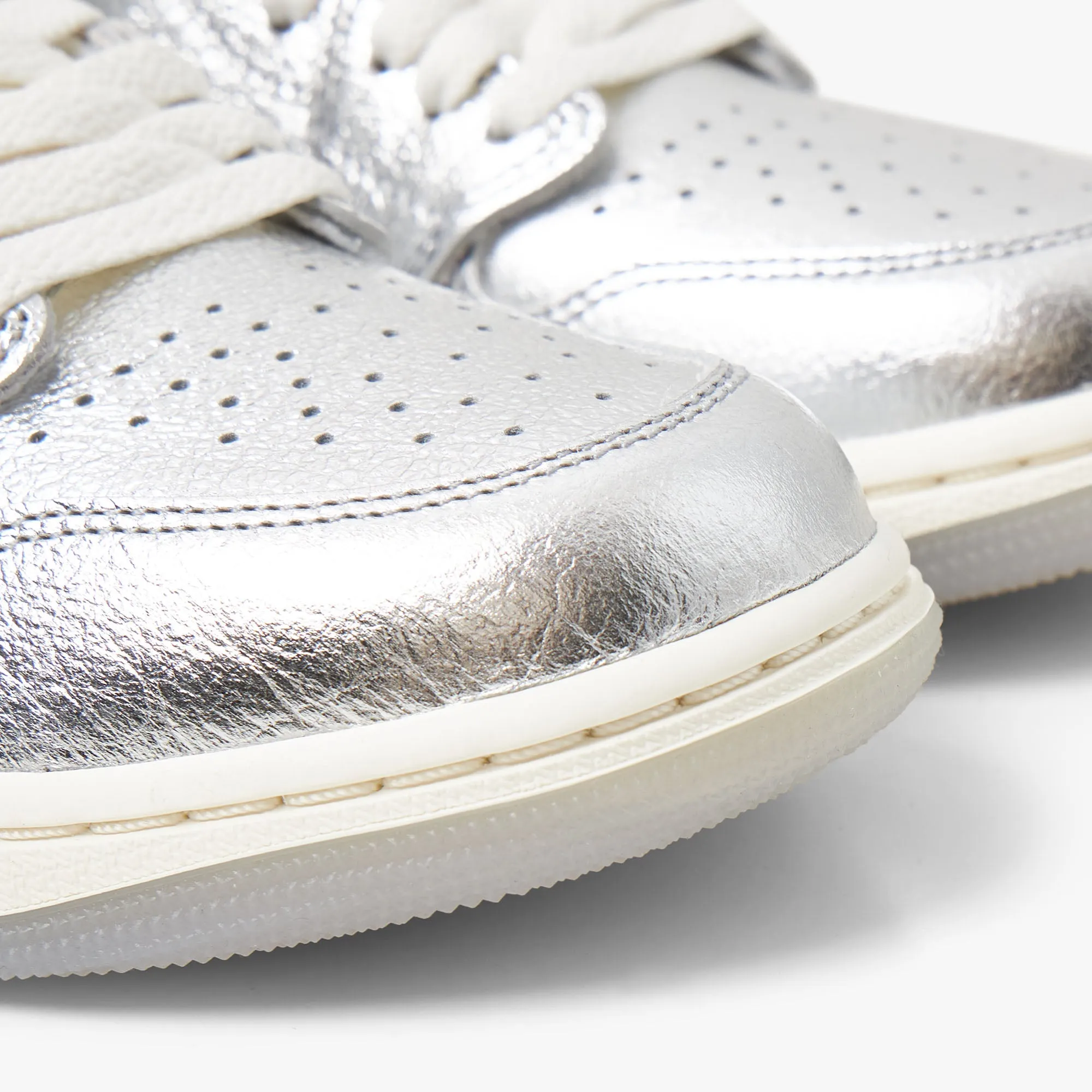 Jordan Women's 1 Retro High OG Metallic Silver / Photon Dust - Sail